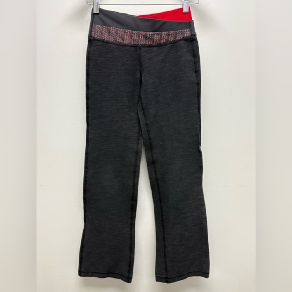 4 for $25 💛 Lululemon Athletica Black and Red Patterned Leggings